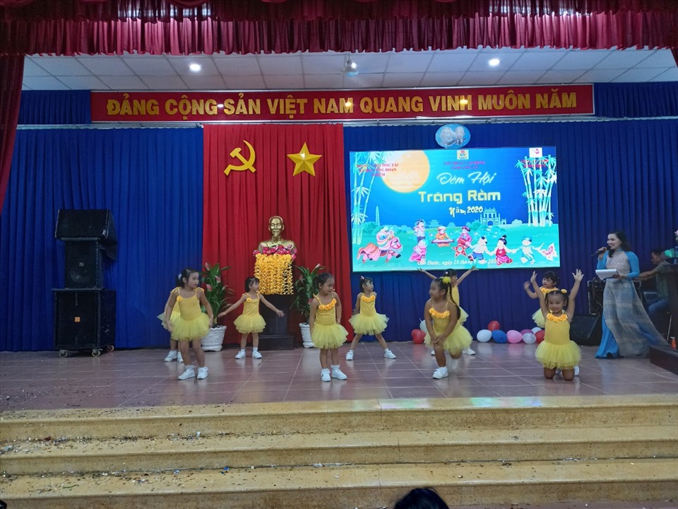 Các em thiếu nhi Long An vui "Đêm hội Trăng Rằm". Ảnh: K.Q