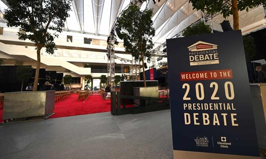 Cuộc tranh luận trực tiếp đầu tiên giữa ông Donald Trump và Joe Biden trong cuộc bầu cử Mỹ 2020 diễn ra tại Cleveland tối 29.9. Ảnh: AFP.