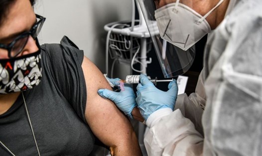 Thử nghiệm vaccine COVID-19 ở Mỹ. Ảnh: AFP
