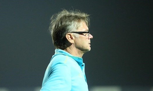 Huấn luyện viên Philippe Troussier.