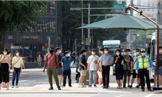Nghiên cứu sơ bộ của Hàn Quốc cho hay, cứ 10 bệnh nhân COVID-19 thì 9 người gặp tác dụng phụ sau khi đã bình phục. Ảnh: Reuters