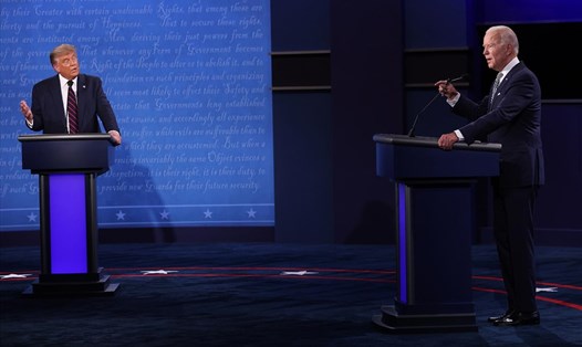 Ông Donald Trump và Joe Biden bắt đầu cuộc tranh luận tổng thống trực tiếp đầu tiên. Ảnh: Getty