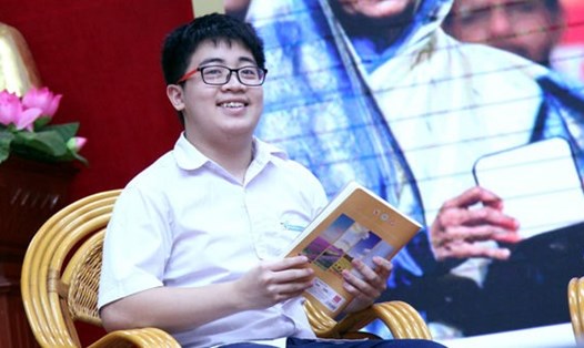 Ngô Quý Đăng là học sinh lớp 10 đầu tiên giành Huy chương Vàng Olympic Toán quốc tế. Ảnh: HUS.