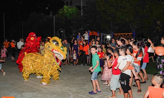 Chương trình "Vui hội đêm trăng" được thực hiện với nhiều hoạt động văn hóa, văn nghệ sôi nổi như: Múa lân, trò chơi dân gian cho các em thiếu nhi tại 59 tỉnh thành. Ảnh: Minh Khang.