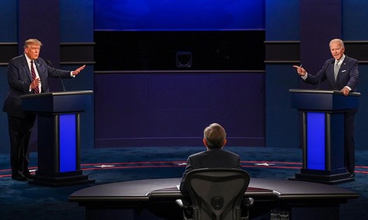 Ông Donald Trump và ông Joe Biden trong cuộc tranh luận bầu cử tổng thống Mỹ đầu tiên hôm 29.9. Ảnh: AFP.