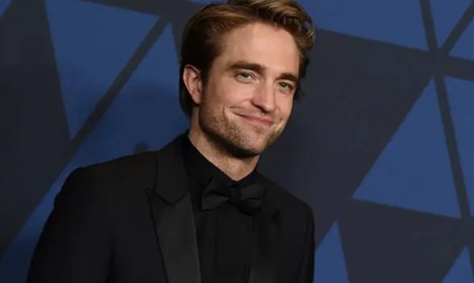 "Người Dơi" Robert Pattinson xác nhận nhiễm COVID-19. Ảnh nguồn: Mnet.