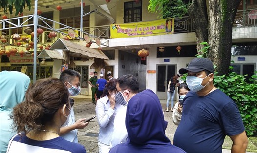 Người dân đến chùa Kỳ Quang 2 (quận Gò Vấp, TPHCM) sau vụ tro cốt mất danh tính. Ảnh: Anh Tú