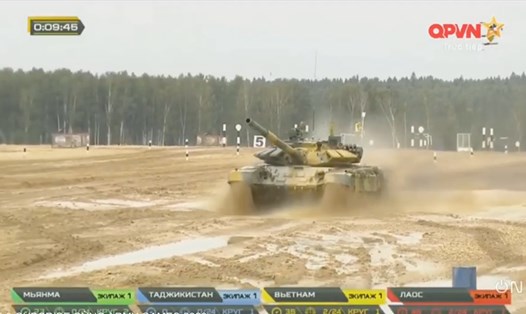 Xe tăng Việt Nam tại cuộc thi chung kết bảng 2 "Xe tăng hành tiến" Army Games 2020 ngày 4.9. Ảnh chụp màn hình