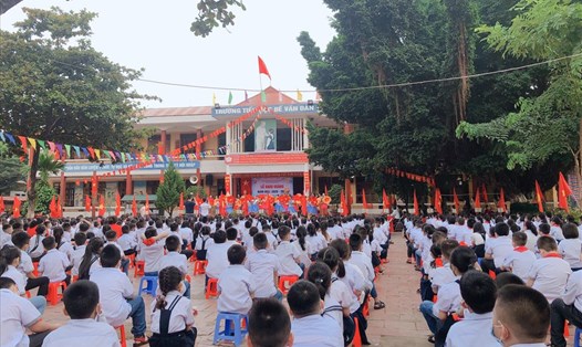 Quang cảnh buổi khai giảng năm học 2020-2021 của trường Tiểu học Bế Văn Đàn, thành phố Điện Biên Phủ. Ảnh: Trần Nga