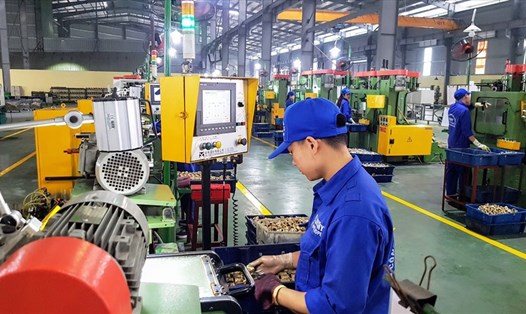 Để thu hút vốn đầu tư nước ngoài, doanh nghiệp Việt Nam cần nâng tầm để tự tin bắt tay sòng phẳng với các nhà đầu tư ngoại. Ảnh minh họa: Vũ Long