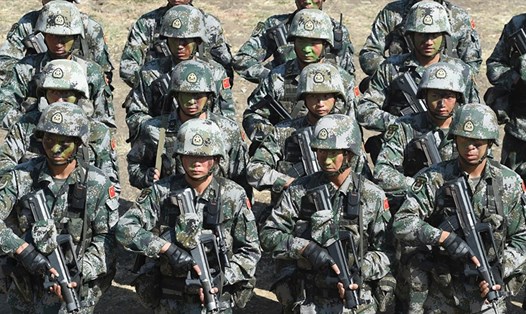 Quân đội Trung Quốc sau khi tham gia diễn tập chống khủng bố chung với Ấn Độ tại Aundh ở quận Pune, cách Mumbai khoảng 145km về phía đông nam tháng 12.2016. Ảnh: AFP.