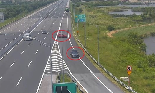 Hình ảnh cắt từ clip 2 ô tô đi ngược chiều cao tốc Hà Nội Hải Phòng. Ảnh Ban quản lý cao tốc HN HP