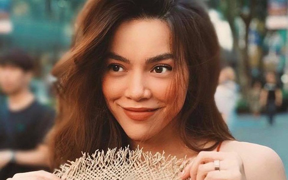 Hồ Ngọc Hà thú nhận cô biết yêu từ năm 18 tuổi. Ảnh: NSCC Hồ Ngọc Hà thú nhận cô biết yêu từ năm 18 tuổi. Ảnh: NSCC