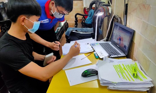 Nhiều học sinh Đà Nẵng bị động khi học online đầu năm học mới. Ảnh minh học: Nguồn Thuỳ Trang
