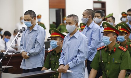 Các bị cáo trong vụ án Giết người ở xã Đồng Tâm tại phiên toà. Ảnh: TTXVN.