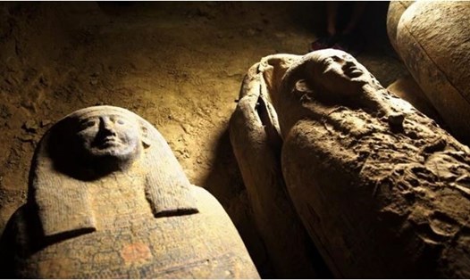 Những cỗ quan tài cổ 2.500 tuổi được phát hiện ở Giza, Ai Cập. Ảnh: Tân Hoa Xã