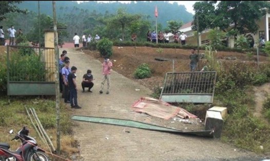 Vụ sập cổng trường ở Lào Cai khiến 3 học sinh tử vong, 3 em bị thương. Ảnh: T Trung