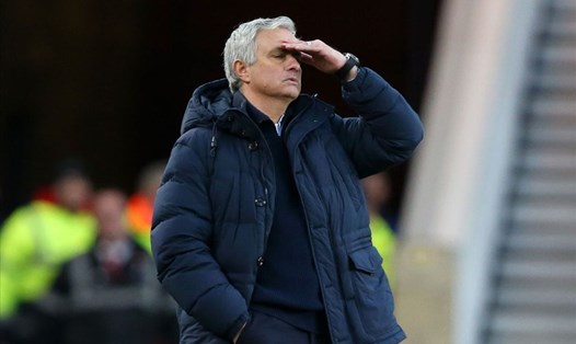 Jose Mourinho giúp Tottenham có kết quả tốt hơn nhưng vẫn bị coi là "hết thời". Ảnh: Getty Images