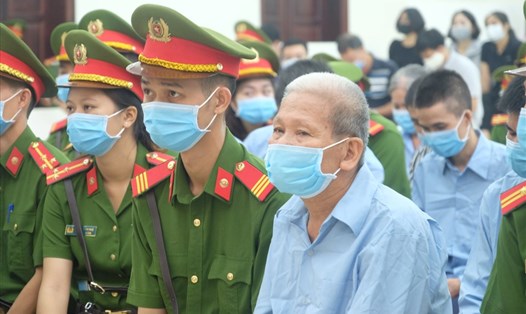 Bị cáo nhiều tuổi nhất trong vụ án Giết người ở Đồng Tâm thừa nhận sai. Ảnh: Việt Hùng