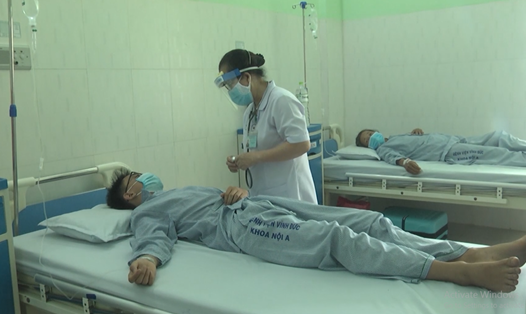 Bệnh nhân ngộ độc sau khi sử dụng pate Minh Chay. Ảnh: Thanh Chung