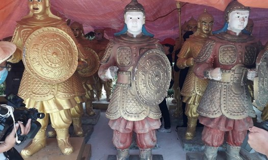 Những bức tượng "đội quân đất nung" ở huyện Lạc Dương, Lâm Đồng của Liên Minh Group bị yêu cầu di dời về nơi cũ tại Bình Dương. Ảnh: Yên Trần