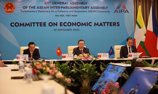 Uỷ ban Kinh tế AIPA thảo luận về "Vai trò của Nghị viện trong việc thúc đẩy gắn kết và phục hồi kinh tế ASEAN sau đại dịch COVID-19". Ảnh Hải Nguyễn