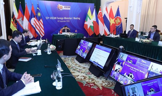 Hội nghị Uỷ ban Hiệp ước khu vực Đông Nam Á không vũ khí hạt nhân (SEANWFZ) diễn ra theo hình thức trực tuyến có sự tham dự của Bộ trưởng các nước thành viên ASEAN và Tổng thư ký ASEAN. Ảnh: Bộ Ngoại giao.