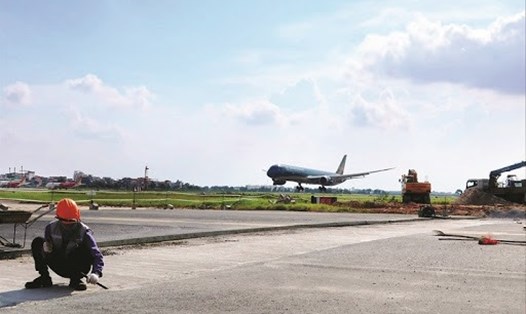 Sửa chữa, cải tạo và nâng cấp đường bay sân bay Nội Bài. Ảnh GT