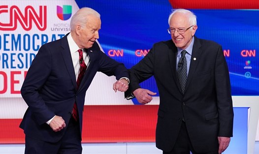 Ông Joe Biden và ông Bernie Sanders (phải) trong cuộc tranh cử tổng thống Mỹ 2020. Ảnh: AFP