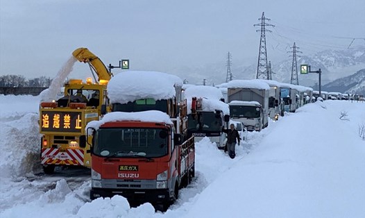 Nhật Bản đang trải qua đợt tuyết rơi dày trên khắp đất nước. Ảnh: AFP