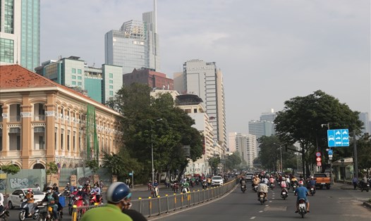 Đường Tôn Đức Thắng chạy dọc theo sông Sài Gòn là điểm tham quan của nhiều du khách khi đến TPHCM. Ảnh: Huân Cao