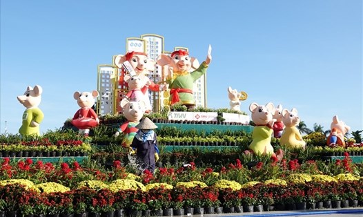 Biểu tượng linh vật Xuân Canh Tý 2020 là “Gia đình nhà chuột đi Hội Bài Chòi dân gian Bình Định” được thiết kế gồm 13 chú chuột, đặt trên bệ hoa có chiều cao khoảng 6,5m.