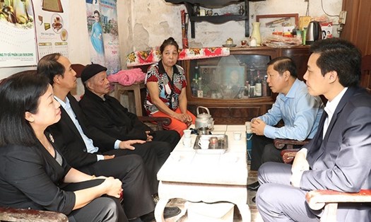 Bộ Lao động - Thương binh và Xã hội tặng quà người có công tỉnh Phú Thọ dịp Tết Nguyên đán Canh Tý 2020. Ảnh Chí Tâm.