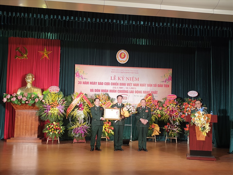 Báo Cựu chiến binh Việt Nam đã vinh dự đón nhận Huân chương Lao động hạng Nhất. Ảnh: Phạm Đông