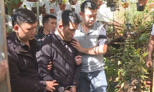 Lực lượng chức năng tiến hành bắt giữ Nguyễn Thành Luân. Ảnh: T.X
