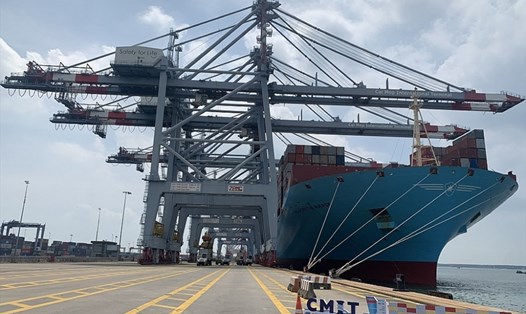 Sự kiện đón tàu container lớn nhất thế giới mở ra cơ hội đưa địa danh Phú Mỹ vào danh sách những thương cảng bậc nhất thế giới. Ảnh: Nguyễn Hiền