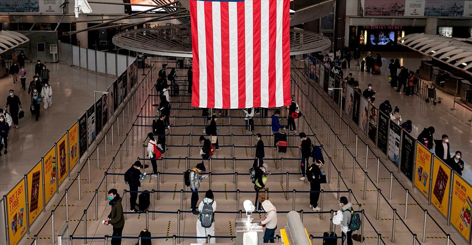 Nhập cảnh vào Mỹ ở sân bay JFK. Ảnh: AFP