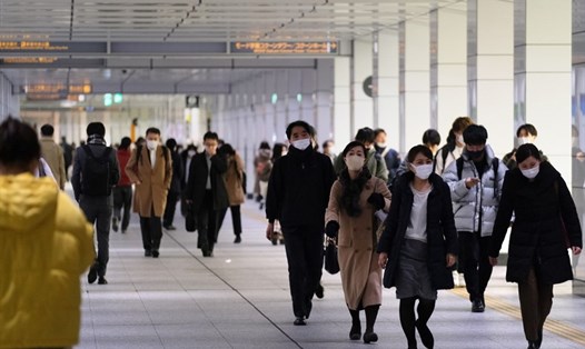 Nhật Bản mở rộng ban bố tình trạng khẩn cấp với 7 tỉnh thành khác để ngăn ngừa lây lan COVID-19. Ảnh: AFP.