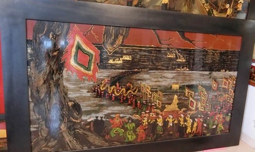 Tranh sơn mài làng Hạ Thái. Ảnh: Hoàng Việt Hằng