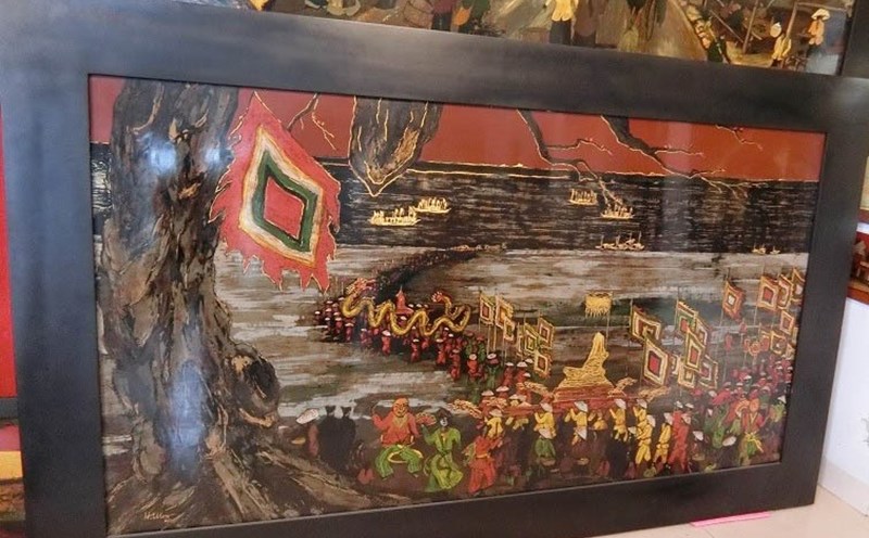 Tranh sơn mài làng Hạ Thái. Ảnh: Hoàng Việt Hằng