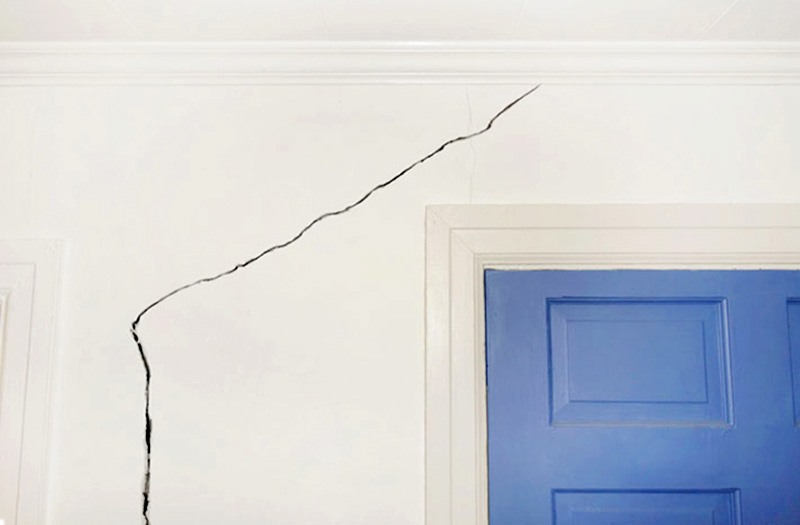 Mẹo vặt giúp xử lý vết nứt tường nhà nhanh chóng và hiệu quả