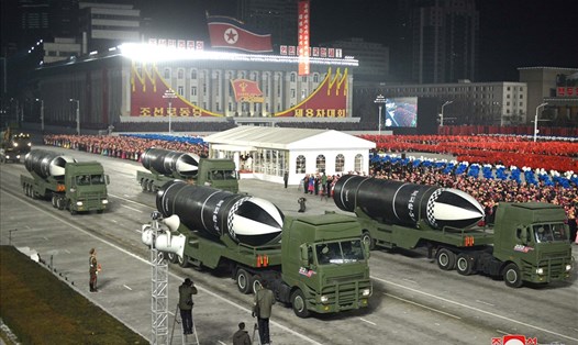 Triều Tiên ra mắt tên lửa phóng từ tàu ngầm mới nhất hôm 14.1. Ảnh: KCNA