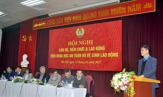 Ông Ngọ Duy Hiểu, Phó Chủ tịch Tổng Liên đoàn Lao động Việt Nam phát biểu tại hội nghị. Ảnh: Bảo Hân