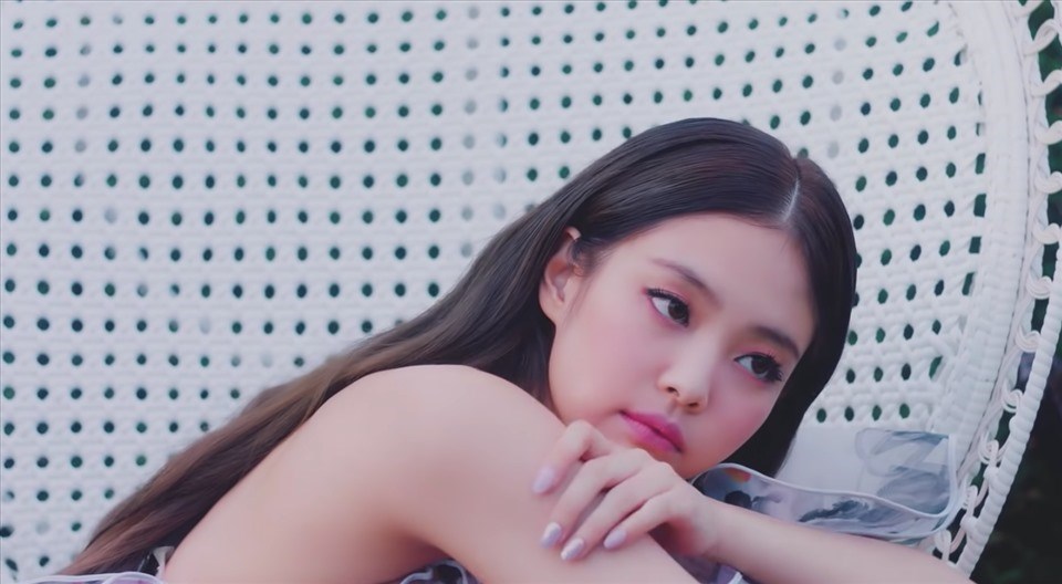 "Solo” của Jennie đạt 600 triệu lượt xem trên YouTube. Ảnh cắt MV. "Solo” của Jennie đạt 600 triệu lượt xem trên YouTube. Ảnh cắt MV.