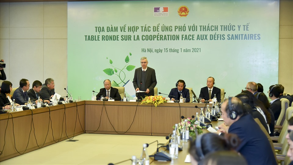 Tọa đàm “Hợp tác để ứng phó với thách thức y tế” diễn ra ngày 15.1. Ảnh: Tuấn Anh.