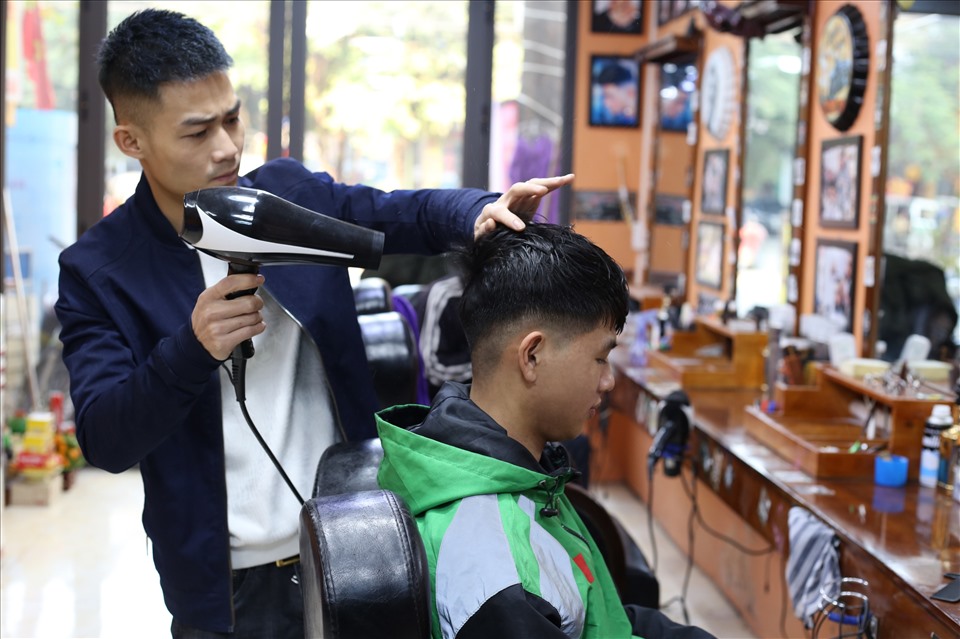 Quá trình đổi kiểu tóc của Việt Trinh từ thập niên 1990  GuuCONTRAI