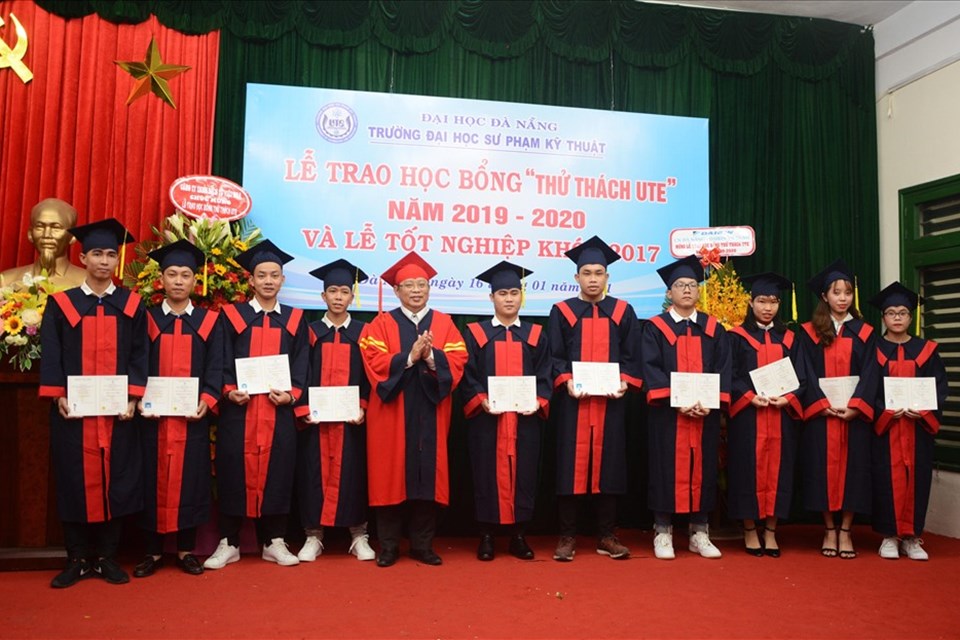 Hơn 500 sinh viên ĐH Sư phạm Kỹ thuật - ĐH Đà Nẵng nhận Bằng tốt nghiệp