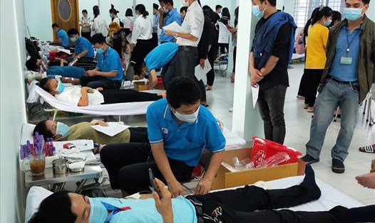 Lực lượng cán bộ, công chức, viên chức, lao động tỉnh tham gia buổi hiến máu nhân đạo. Ảnh: LĐLĐ Tây Ninh cung cấp
