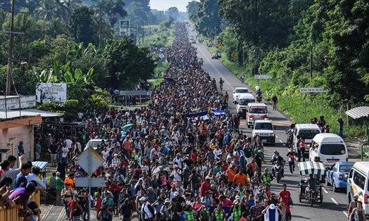 Người nhập cư đổ về biên giới Mỹ. Ảnh: AFP