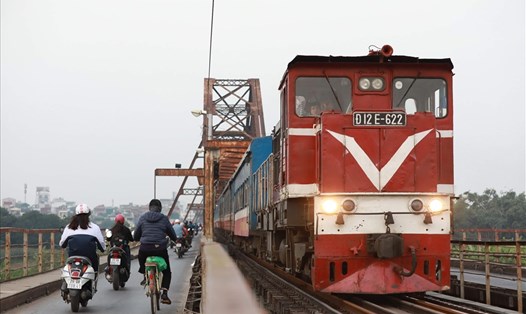 Ngành đường sắt chưa tìm được nguồn vốn để thay thế đầu máy toa xe hết niên hạn. Ảnh Hải Nguyễn